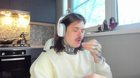 _torfin_ online show from February 11, 6:30 am