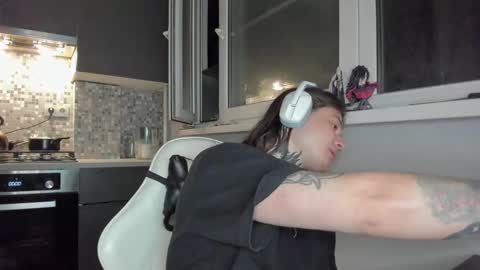 _torfin_ online show from March 10, 8:34 pm