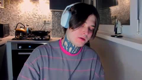 _torfin_ online show from February 23, 10:18 pm