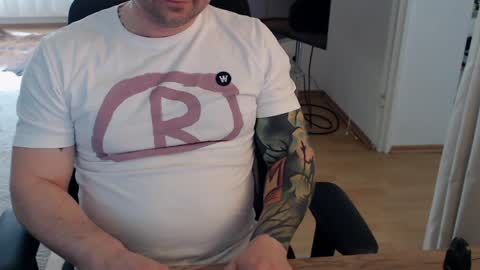 Snapshot of _trythis_ chatting on April 6, 3:02 pm _trythis_ online show from April 6, 3:02 pm
