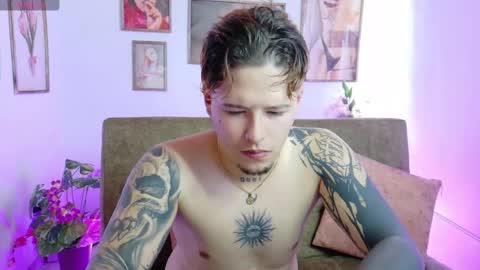 _tyleer_ online show from October 6, 5:21 pm