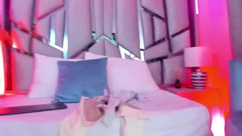 _valeria_saenz_ online show from December 14, 3:34 am