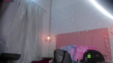 Snapshot of _victoria_milf_ chatting on May 23, 4:00 pm victoria online show from May 23, 4:00 pm