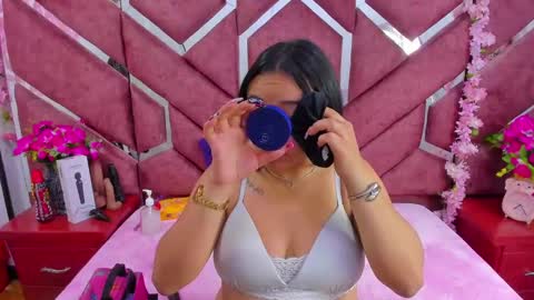 Snapshot of _violeta18_ chatting on October 21, 3:07 am _violeta18_ online show from October 21, 3:07 am