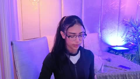   online show from March 29, 11:32 am