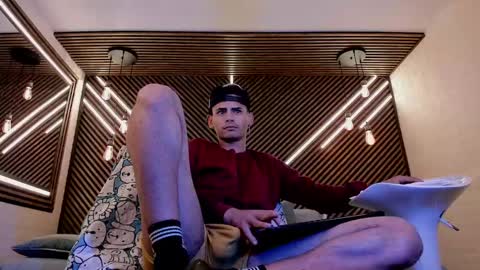  white fox  online show from March 10, 11:32 am