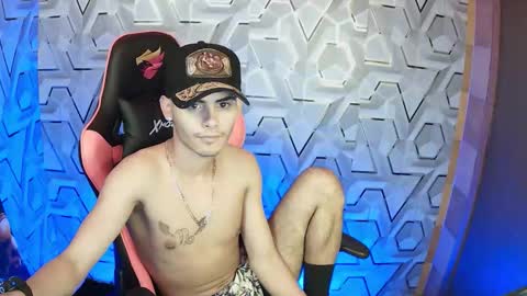  white fox  online show from November 14, 5:33 pm