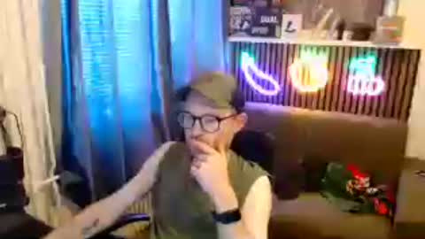 Snapshot of _whoisthatguy_ chatting on June 19, 6:34 pm _whoisthatguy_ online show from June 19, 6:34 pm