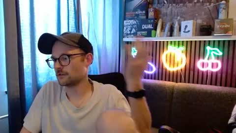 Snapshot of _whoisthatguy_ chatting on July 14, 4:56 pm _whoisthatguy_ online show from July 14, 4:56 pm