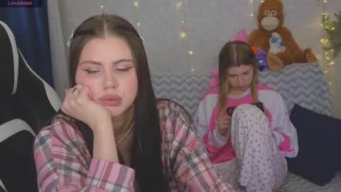 Snapshot of _wifi_ chatting on March 1, 5:26 pm Fiona and Wayne online show from March 1, 5:26 pm