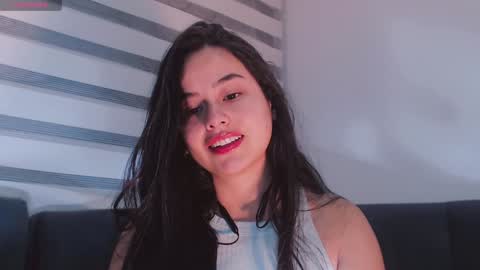Snapshot of _your_little_nut chatting on December 20, 1:47 am Macca and Ana online show from December 20, 1:47 am