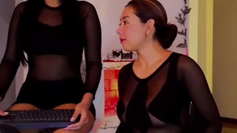 Snapshot of _your_little_nut chatting on December 23, 12:25 am Macca and Ana online show from December 23, 12:25 am