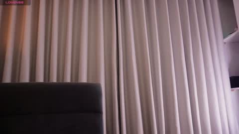 Snapshot of _your_little_nut chatting on December 25, 4:54 am Macca and Ana online show from December 25, 4:54 am