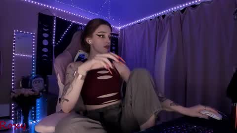 Snapshot of _yourwetdreams_ chatting on July 11, 1:36 pm Roxy online show from July 11, 1:36 pm