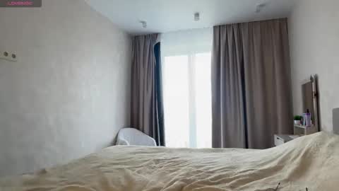        online show from September 27, 9:03 am