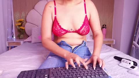 Snapshot of a_aisha chatting on April 27, 12:36 pm Aisha online show from April 27, 12:36 pm
