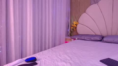 Snapshot of a_aisha chatting on May 19, 12:00 pm Aisha online show from May 19, 12:00 pm