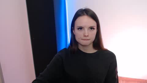 a_ariella_ online show from October 17, 12:41 pm