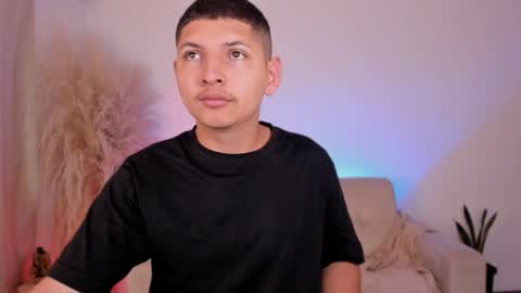 a_lejandro_0_8 online show from April 4, 10:57 am