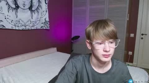 Kris Michael online show from September 22, 8:11 pm