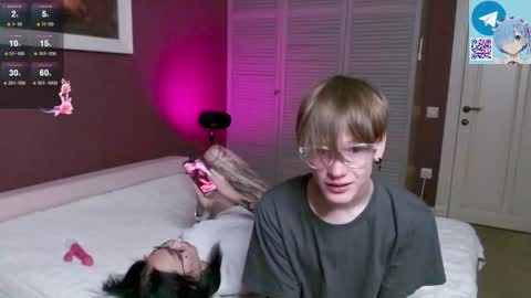 Kris Michael online show from October 17, 2:19 pm