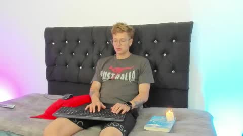 A Sexy Couple online show from October 2, 7:43 pm