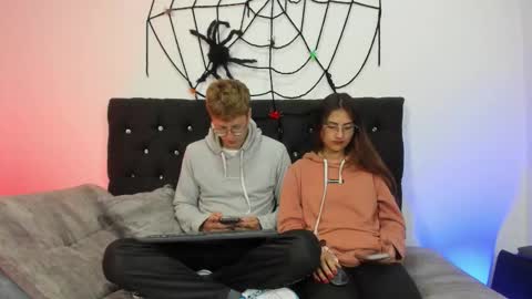 A Sexy Couple online show from October 8, 7:33 pm