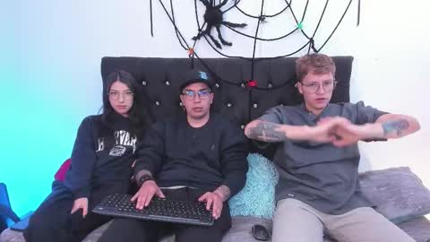 A Sexy Couple online show from October 17, 4:20 pm