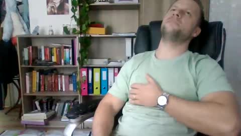 Snapshot of aaaandzzz chatting on February 27, 10:26 am Long distance cumshot online show from February 27, 10:26 am