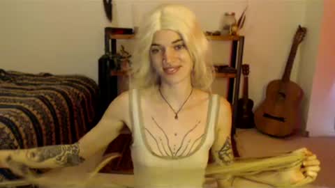 Snapshot of aaalllyyyo chatting on December 5, 8:55 pm ally online show from December 5, 8:55 pm