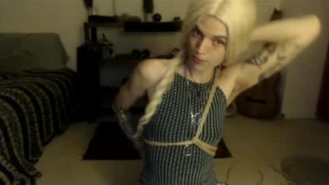 Snapshot of aaalllyyyo chatting on December 7, 3:36 am ally online show from December 7, 3:36 am