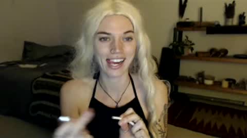 Snapshot of aaalllyyyo chatting on January 6, 12:05 am ally online show from January 6, 12:05 am