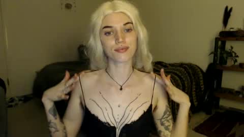 Snapshot of aaalllyyyo chatting on January 17, 2:08 am ally online show from January 17, 2:08 am