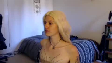 Snapshot of aaalllyyyo chatting on January 25, 11:11 pm ally online show from January 25, 11:11 pm