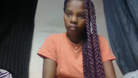 aadienne online show from April 25, 7:22 am