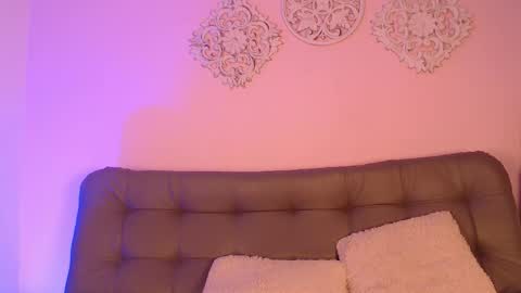 aaliyah__1 online show from February 7, 3:21 am