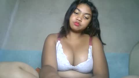 aariciah online show from April 13, 6:52 am