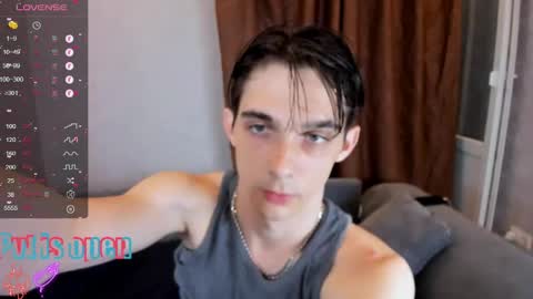 Snapshot of aaron_bang chatting on May 16, 9:13 pm Aaron Bang online show from May 16, 9:13 pm