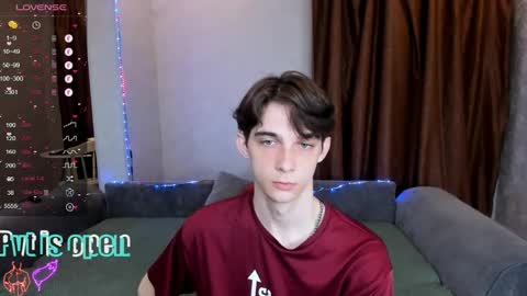 Snapshot of aaron_bang chatting on May 24, 10:26 pm Aaron Bang online show from May 24, 10:26 pm