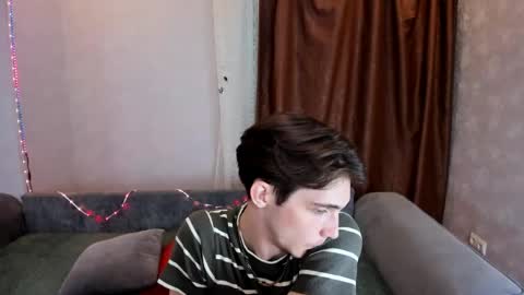 Snapshot of aaron_bang chatting on June 4, 4:35 pm Aaron Bang online show from June 4, 4:35 pm