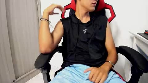 Aaron Blake08 online show from January 7, 4:59 am