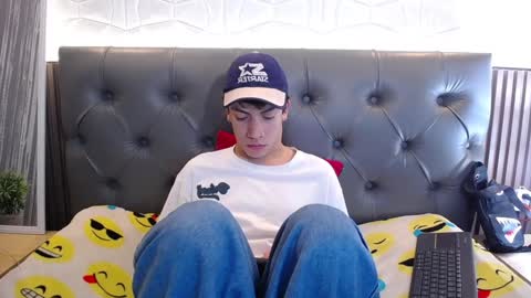 Snapshot of aaron_blink1 chatting on December 2, 3:36 pm Aaron online show from December 2, 3:36 pm