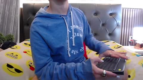 Snapshot of aaron_blink1 chatting on December 2, 6:43 pm Aaron online show from December 2, 6:43 pm