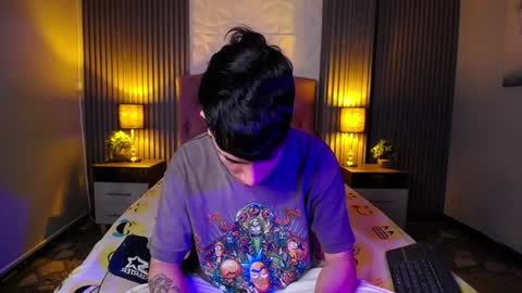 Snapshot of aaron_blink1 chatting on December 11, 6:20 pm Aaron online show from December 11, 6:20 pm