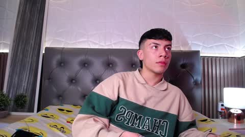 Snapshot of aaron_blink1 chatting on December 12, 7:04 pm Aaron online show from December 12, 7:04 pm