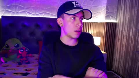 Snapshot of aaron_blink1 chatting on December 23, 6:16 pm Aaron online show from December 23, 6:16 pm