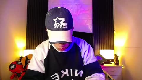 Snapshot of aaron_blink1 chatting on January 4, 2:14 pm Aaron online show from January 4, 2:14 pm