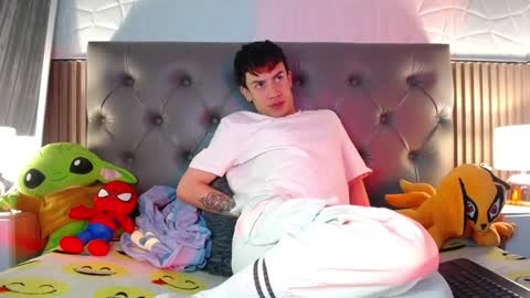 Snapshot of aaron_blink1 chatting on January 21, 2:15 pm Aaron online show from January 21, 2:15 pm