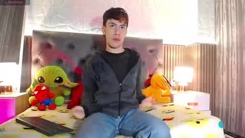 Snapshot of aaron_blink1 chatting on February 18, 1:11 pm Aaron online show from February 18, 1:11 pm