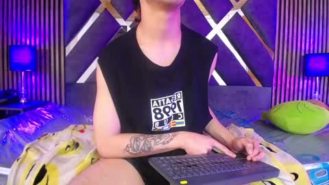 Snapshot of aaron_blink1 chatting on March 4, 3:48 pm Aaron online show from March 4, 3:48 pm